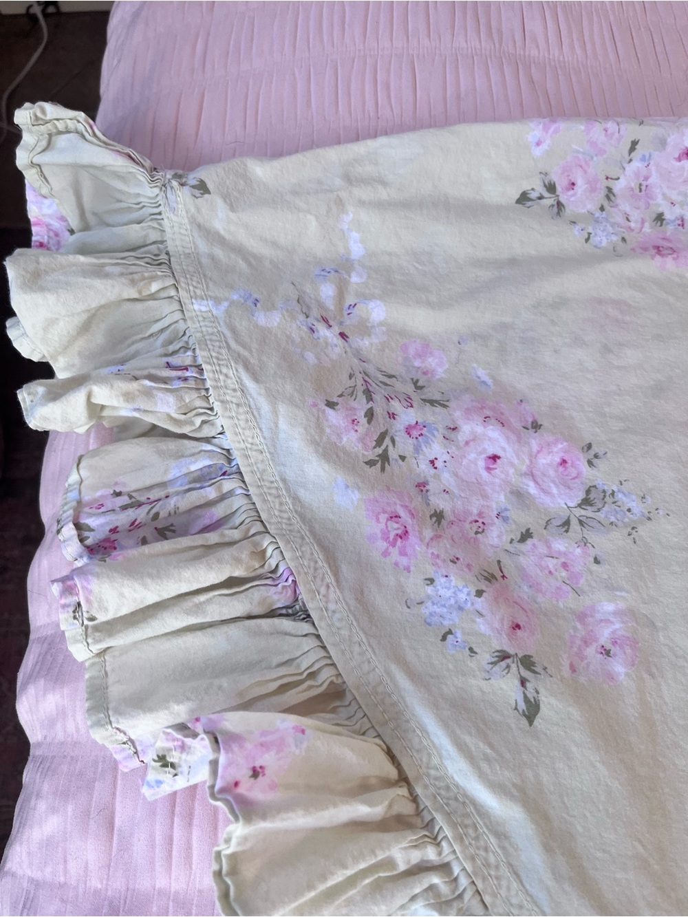 Shabby Chic Ruffled Tablecloth - Picture 7 of 12